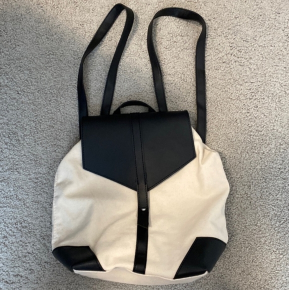 Deux Lux Demi Backpack - Picture 3 of 6